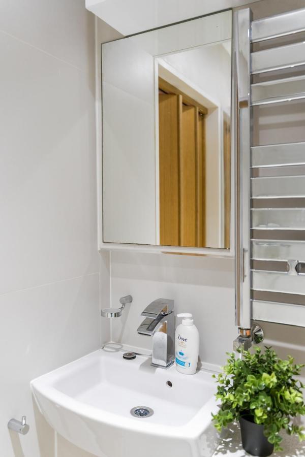 Chic 3 Bed Apartment Near London Bridge With Balcony Londres Exterior foto